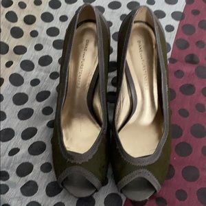 Diane von Furstenberg! BEAUTIFUL Peek Toed - Navy Green Heels